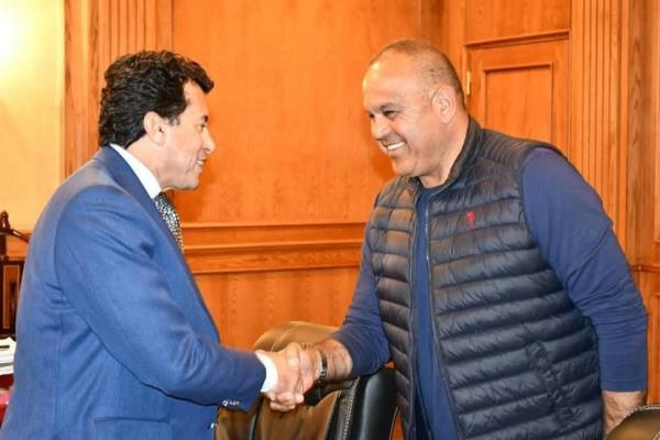 الچنرال يواصل هواياته فى حصد الألقاب الرياضية وتقلد المناصب